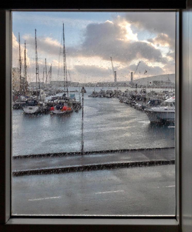 Guesthouse At The Boat Harbour Tórshavn Kültér fotó