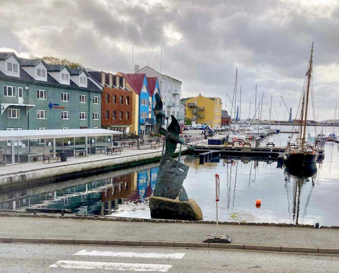 Guesthouse At The Boat Harbour Tórshavn Kültér fotó