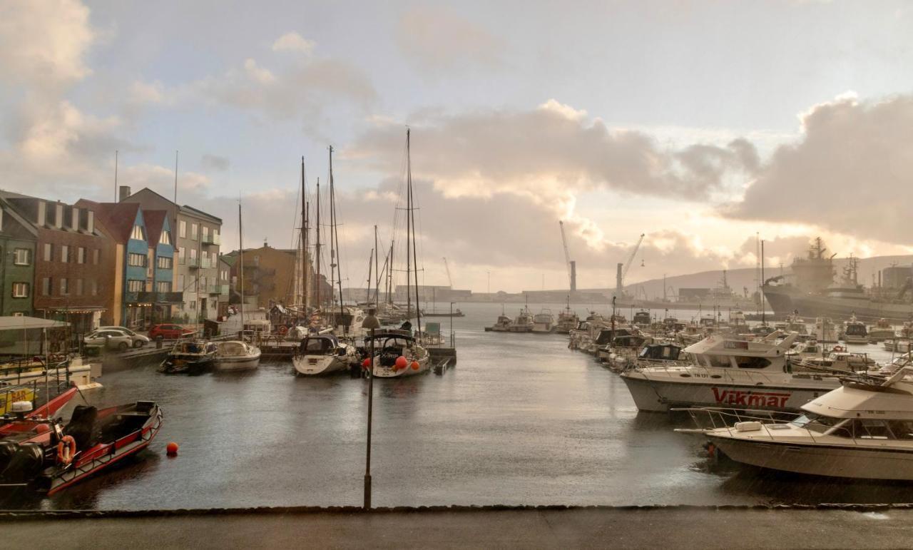 Guesthouse At The Boat Harbour Tórshavn Kültér fotó